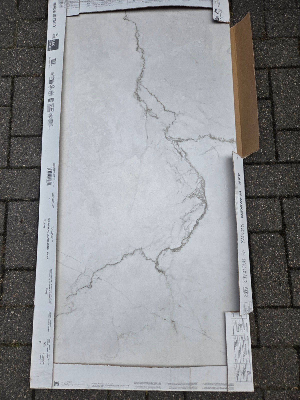 Diverse tegels: grijs 60x120, wit 60x120, grijs 60x60, Ophalen