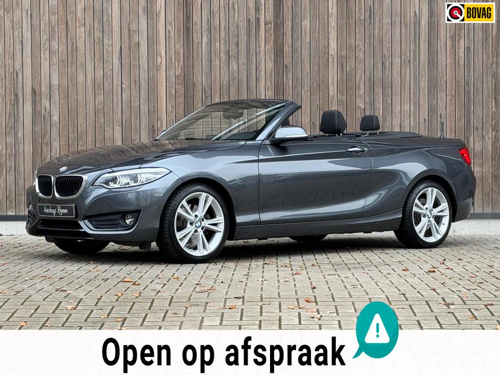 BMW 2-serie Cabrio 220i Executive / H&K / Stuurverwarming /, Auto's, Automaat, 1998 cc, Gebruikt, Zwart