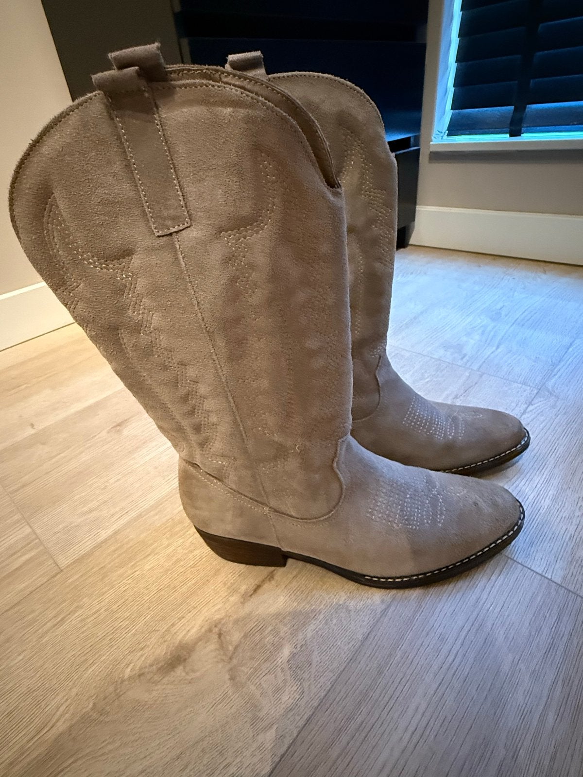Nelson Nieuwe Cowboy Laarzen - Maat 41, Kleding | Dames, Schoenen, Ophalen of Verzenden, Nieuw, Beige, Hoge laarzen
