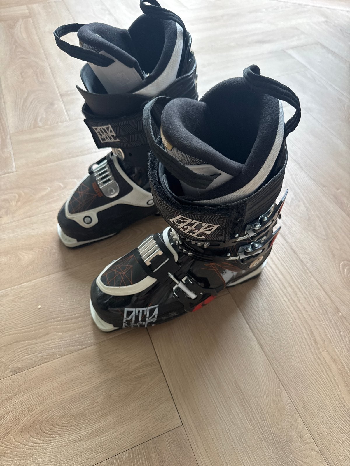 Atomic Waymaker carbon 130 skischoenen - 307 mm, Gebruikt, 100 tot 140 cm, Schoenen, Ophalen of Verzenden