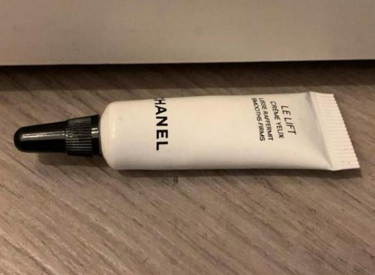 Chanel le lift creme yeux oogcreme 3 ml, Sieraden, Tassen en Uiterlijk, Uiterlijk | Gezichtsverzorging, Ophalen of Verzenden, Nieuw