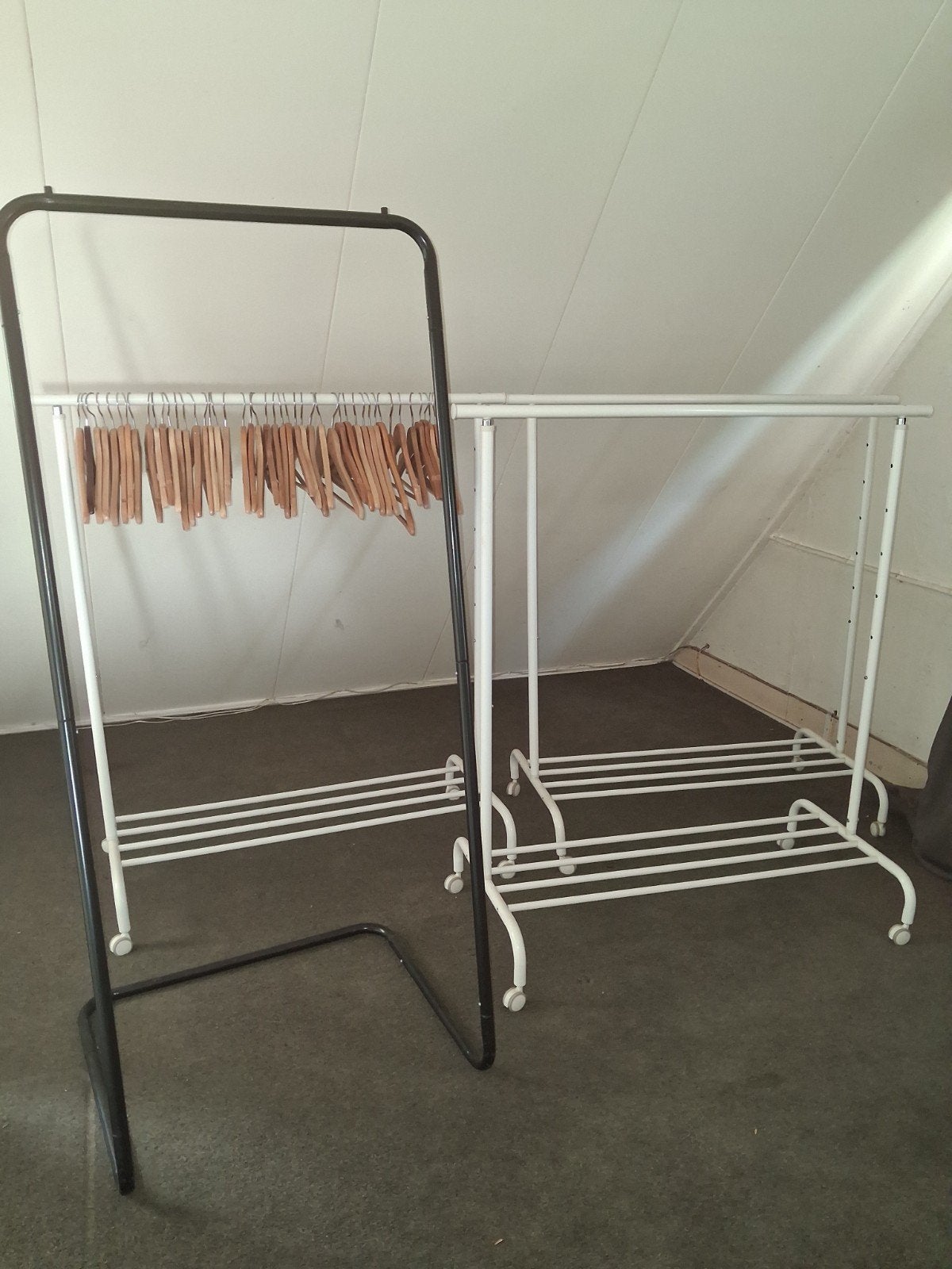 4 kledingrekken met hangers. Ophalen in Twello., Ophalen, Met wielen, Gebruikt
