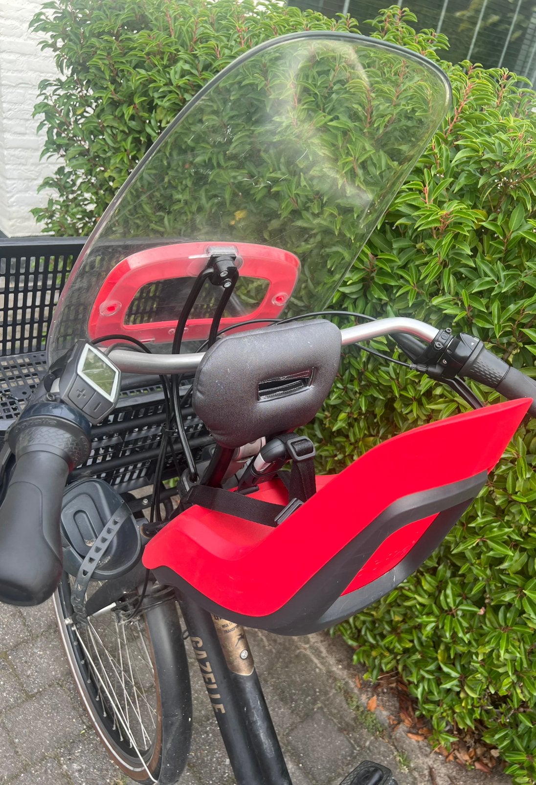 Bobike rood voorzitje met windscherm en hoofdondersteuning, Fietsen en Brommers, Fietsaccessoires | Fietsstoeltjes, Ophalen of Verzenden