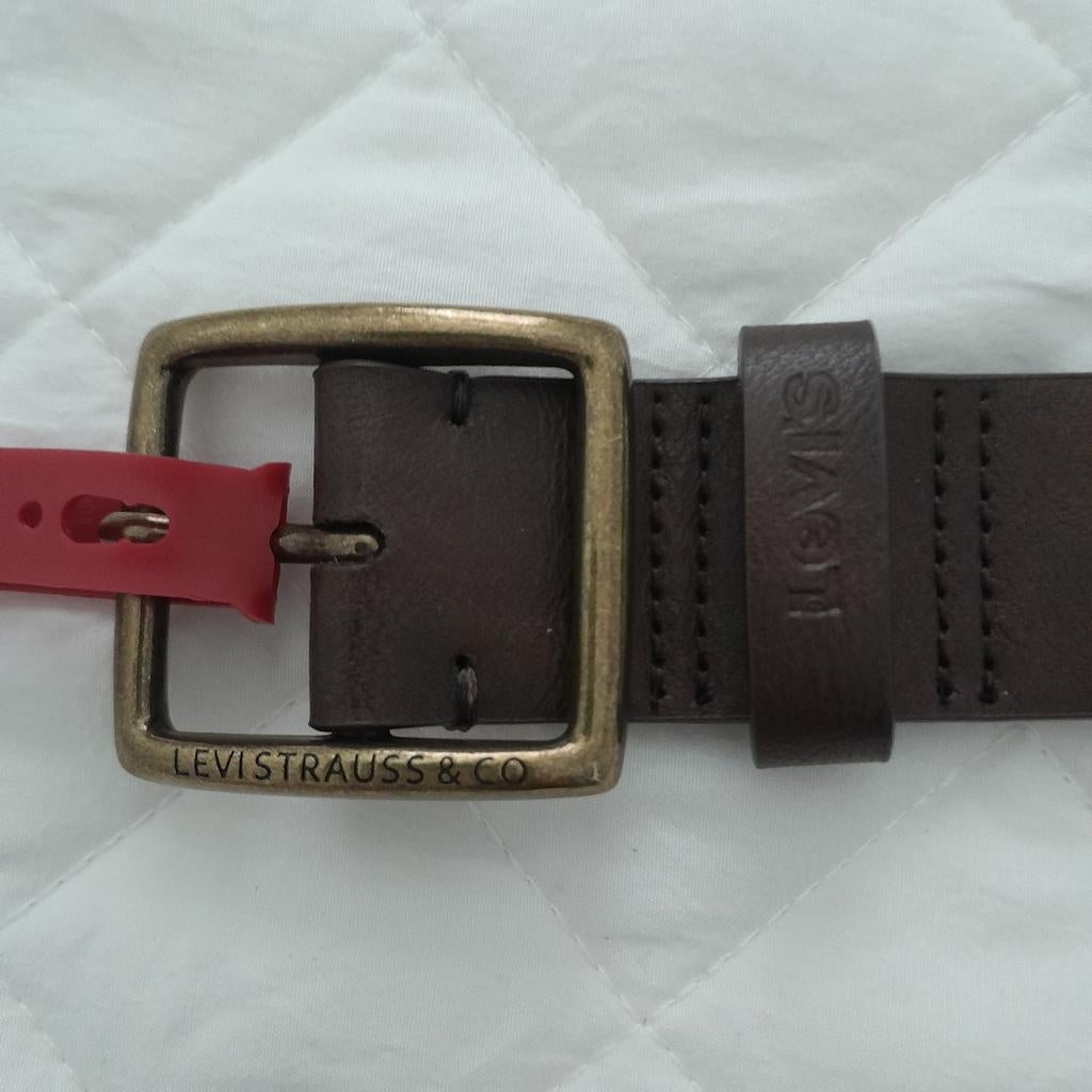 Nieuwe Levi's riem - Bruin synthetic leer met bronzen gesp, Kleding | Dames, Riemen en Ceinturen, Echt leder, Heupriem, Ophalen of Verzenden