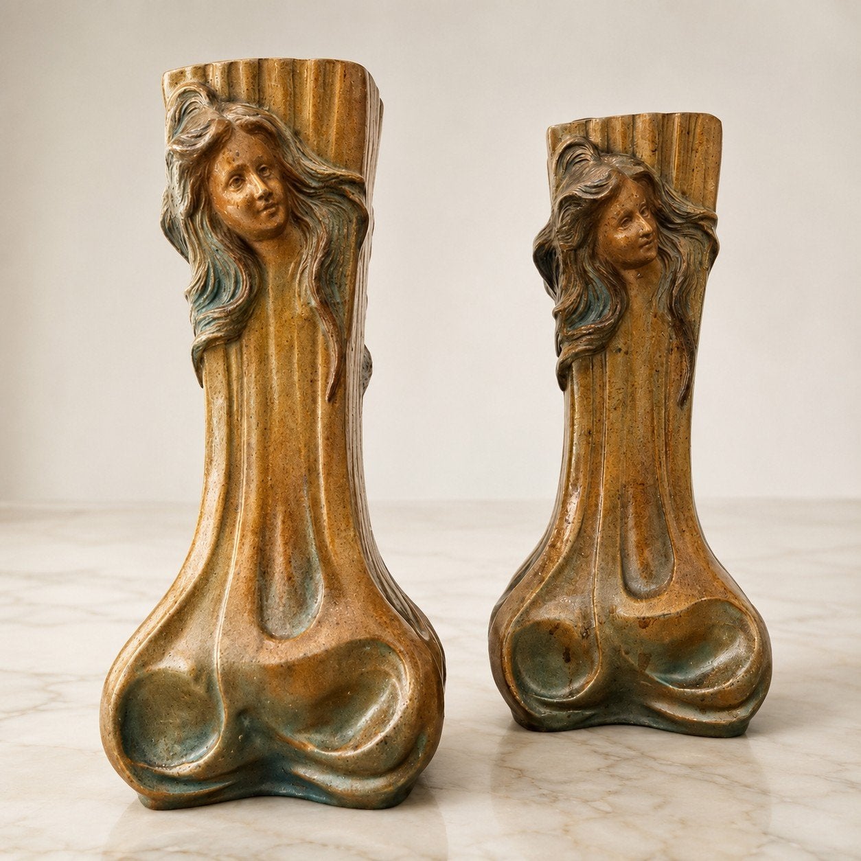 F. Flora Art Nouveau Vazen Nimfen Brons. - 'Pendant' Paar., Ophalen of Verzenden