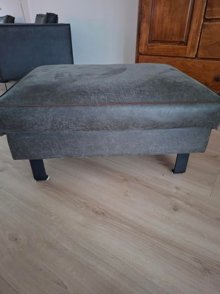 Lederen hocker - Grijs, Huis en Inrichting, Gebruikt, 50 tot 75 cm, Leer, Ophalen of Verzenden