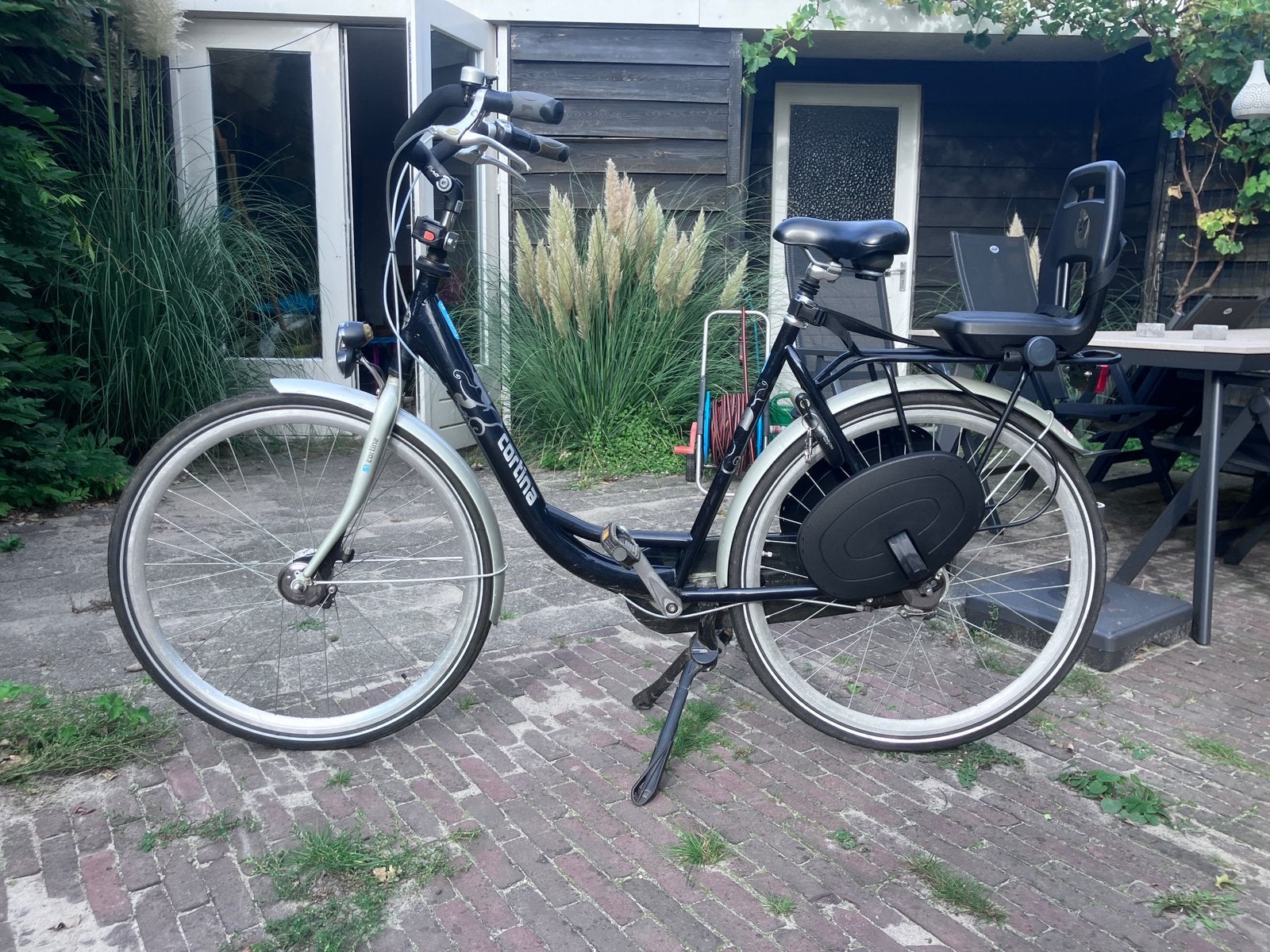 Cortina mamafiets 59 cm. frame, extra lengte, breed stuur, Fietsen en Brommers, Gebruikt, 56 cm of meer, Dubbele standaard, Trommelrem