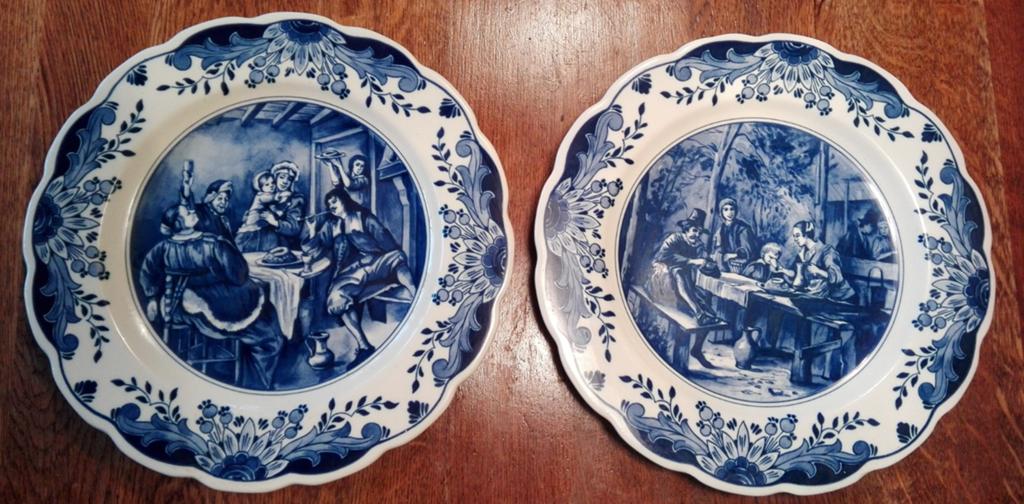 Twee Delftsblauwe borden met leuk tafereel, Antiek en Kunst, Antiek | Wandborden en Tegels, Ophalen of Verzenden