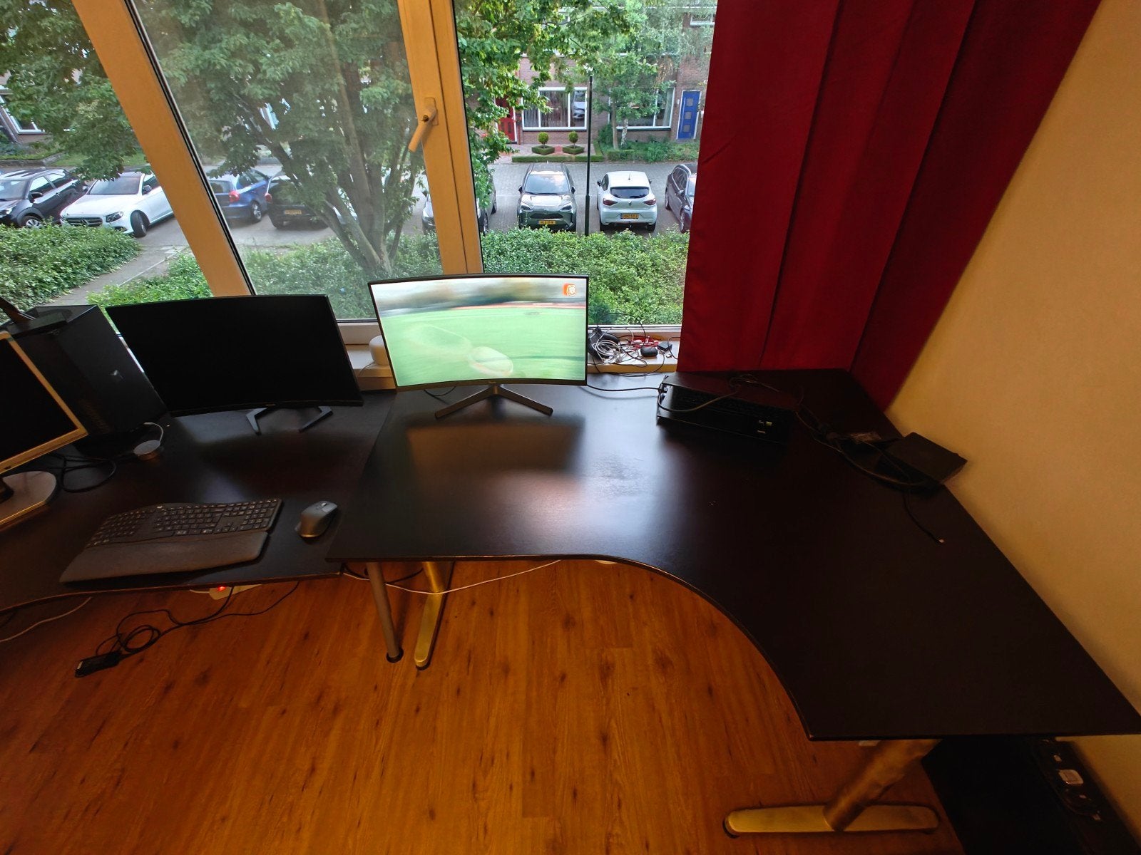 IKEA Verstelbaar Hoekbureau Zwartbruin, Ophalen, Zwart, Gebruikt, Hoekbureau