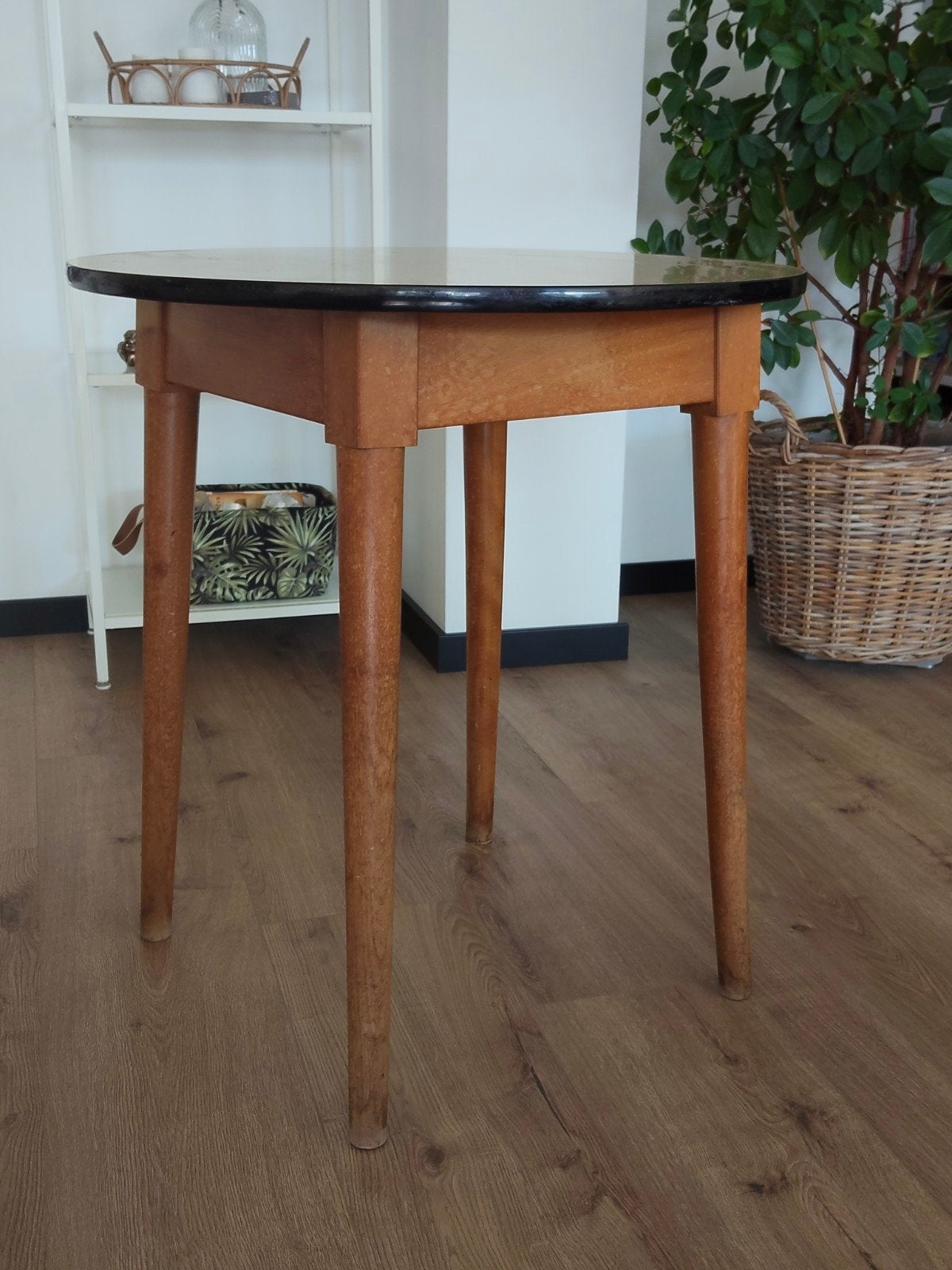 Vintage bijzettafel rond - 70 cm doorsnee, 76 cm hoog, Huis en Inrichting, Ophalen, Gebruikt, Rond, 60 cm of meer
