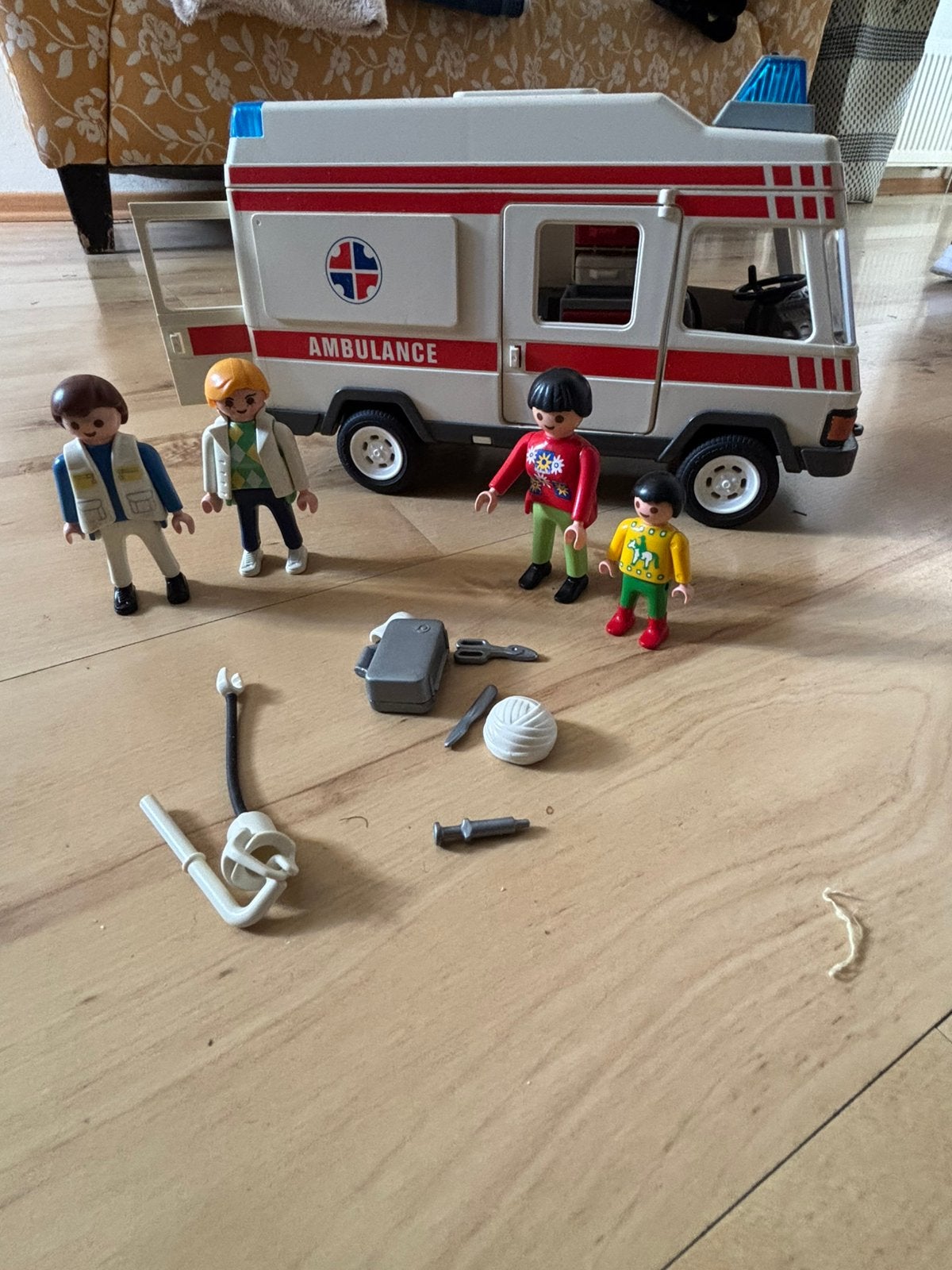 Ambulance, Ophalen of Verzenden, Zo goed als nieuw