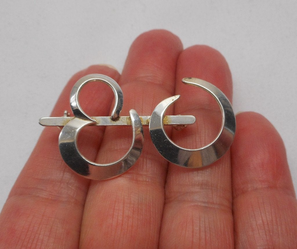 Zilveren aparte vintage broche symbool? nr.938, Sieraden, Tassen en Uiterlijk, Broches, 4 tot 7 cm, Verzenden, Zo goed als nieuw