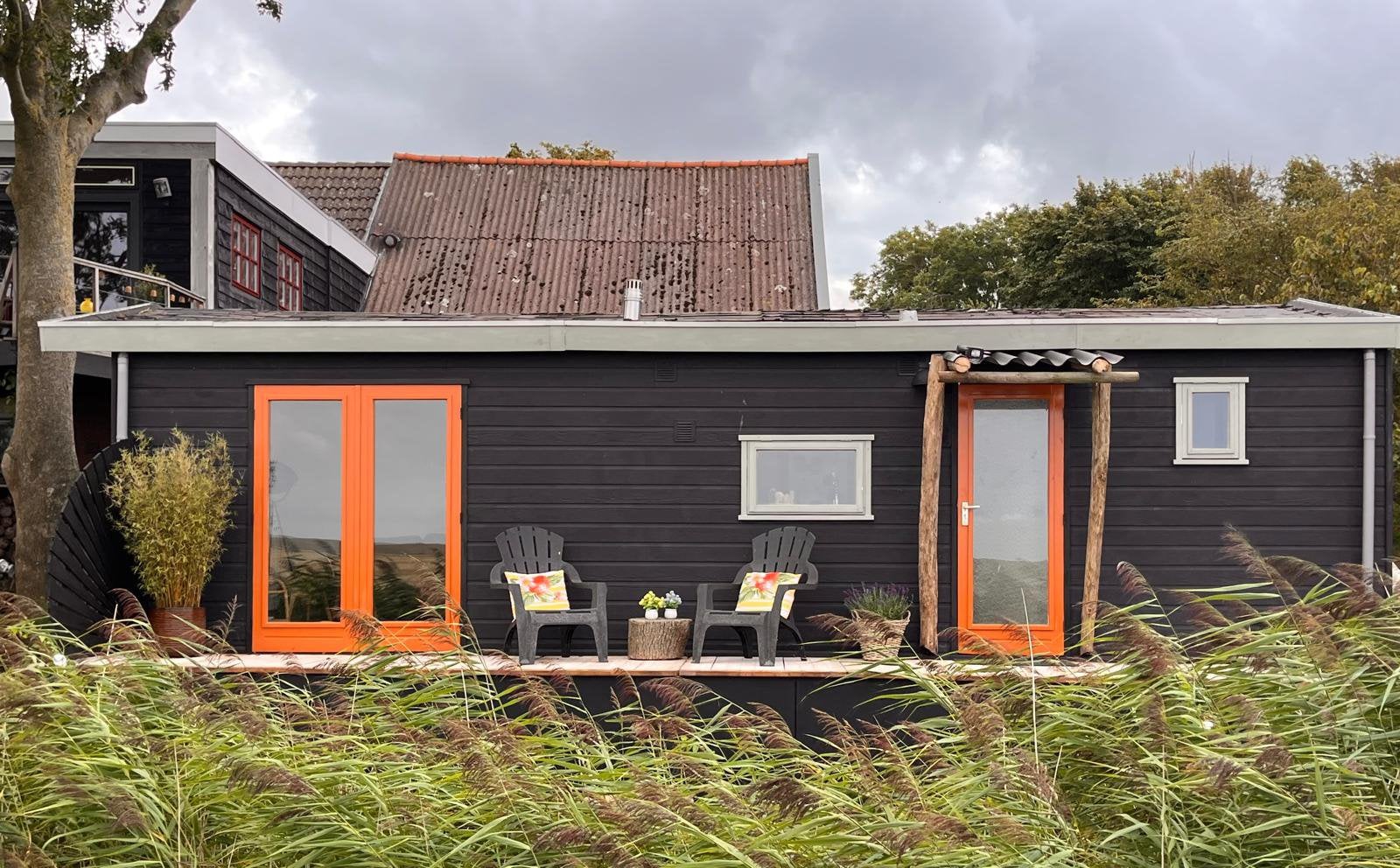 Gerenoveerde Chalet /Tiny house 10x3,7 meter, Ophalen, Overige materialen, 3 ramen of meer, Overige typen