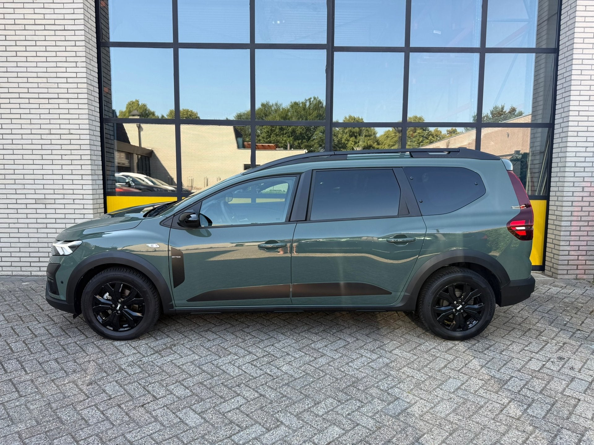 Dacia Jogger 1.6 Hybrid 140 Extreme 7p., Auto's, Dacia, Stof, 4 cilinders, 7 stoelen, Bedrijf
