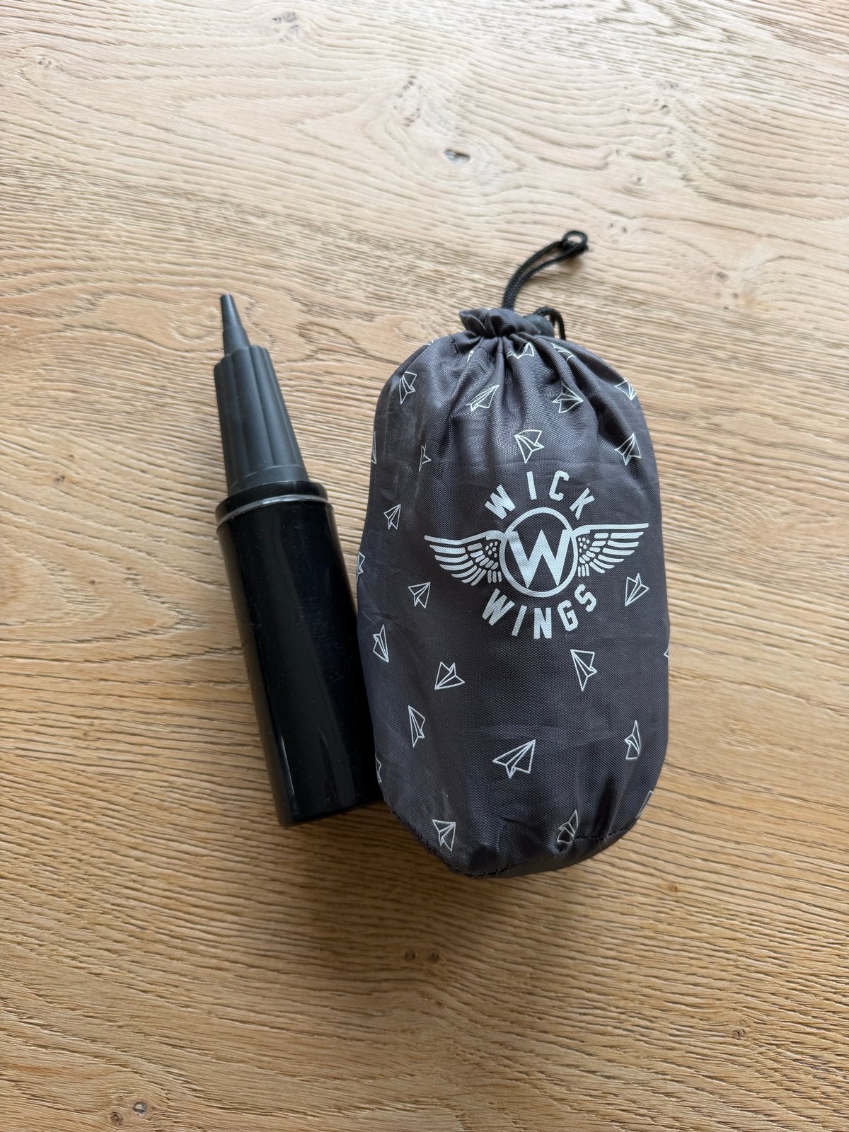 Wick Wings vliegtuigbedje voor tussen de stoelen, Ophalen of Verzenden, Zo goed als nieuw