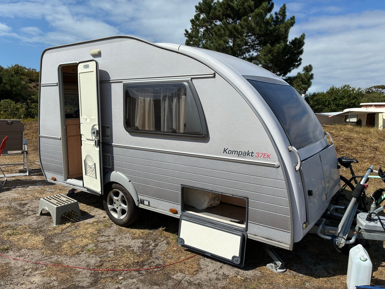 Kip Kompakt 37EK Special, Caravans en Kamperen, Caravans, Particulier, tot en met 2, 750 - 1000 kg, Standaardzit, Kip, Omvormbare zithoek