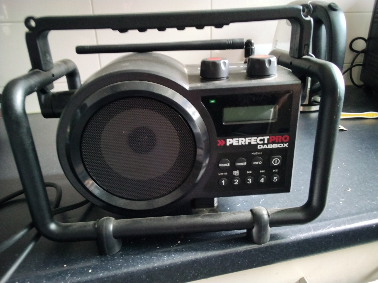 Perfectpro DABBOX Bouwradio - Robuust en Draagbaar, Ophalen of Verzenden, Zo goed als nieuw, Bouwradio