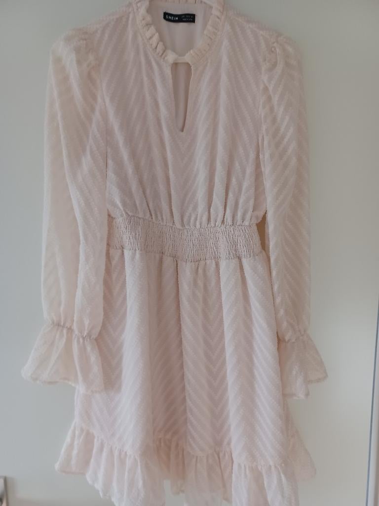 Jurkje maat S beige/ " poeder roze", Kleding | Dames, Jurken, Beige, Ophalen of Verzenden, Zo goed als nieuw, Knielengte