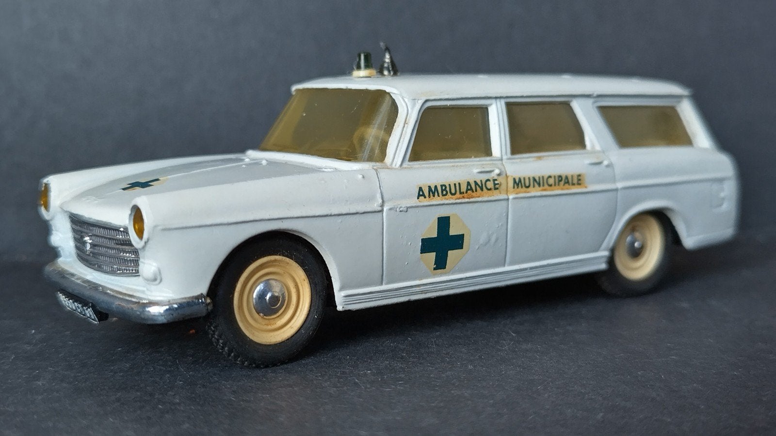 Peugeot 404 Break Ambulance municipale 1:43 Eligor Pol, Overige merken, Auto, Verzenden, .