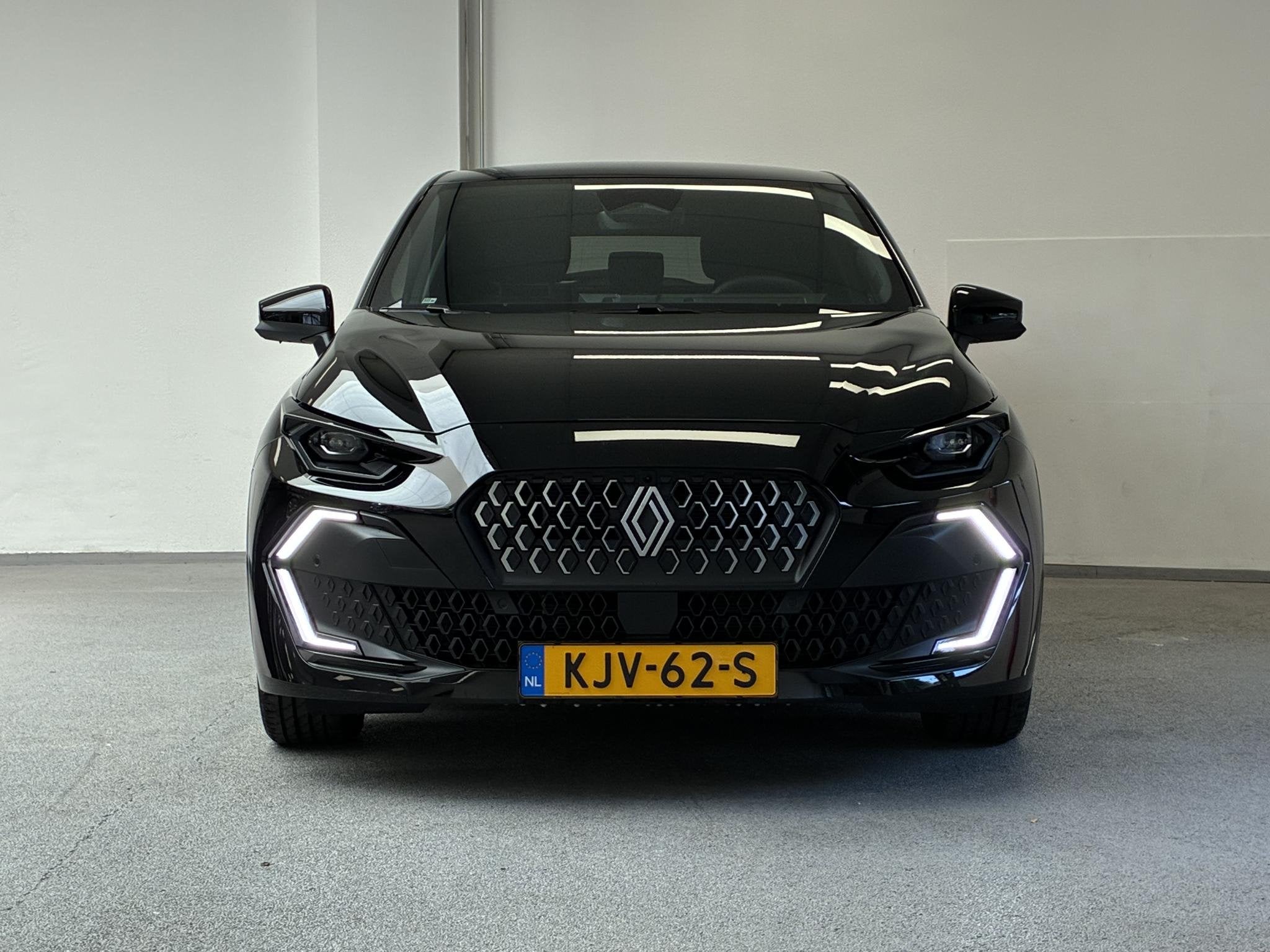 Renault Clio 1.8 Hybrid 160 techno | Demo |, Auto's, 4 cilinders, Met garantie (alle), 1246 kg, Zwart