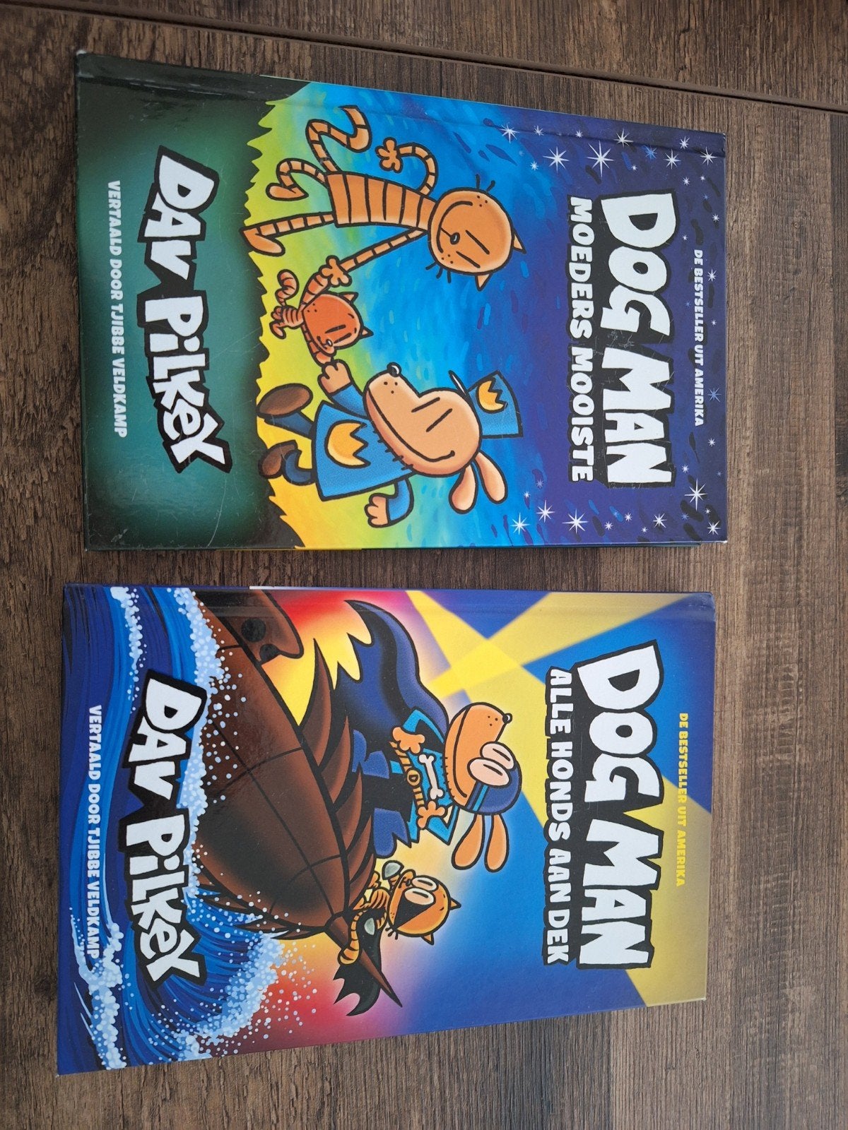 Dog Man: Moeders Mooiste & Alle Honds Aan Dek (2 boeken), Boeken, Ophalen, Zo goed als nieuw, Dav Pilkey, Fictie