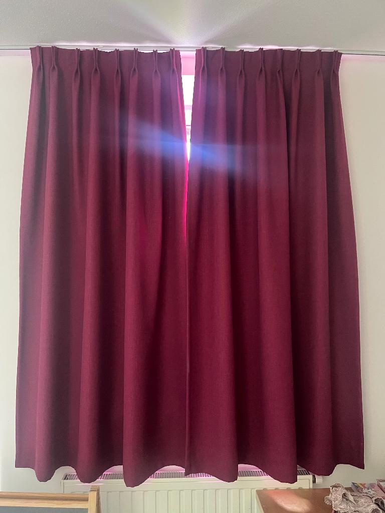 Donker roze verduisterende gordijnen 180 hoog X 145 breed, Gebruikt, Ophalen of Verzenden, 150 tot 200 cm, Overige kleuren