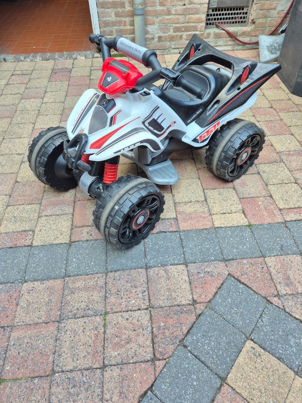 Elektrische kinderquad met oplader, Ophalen, Zo goed als nieuw