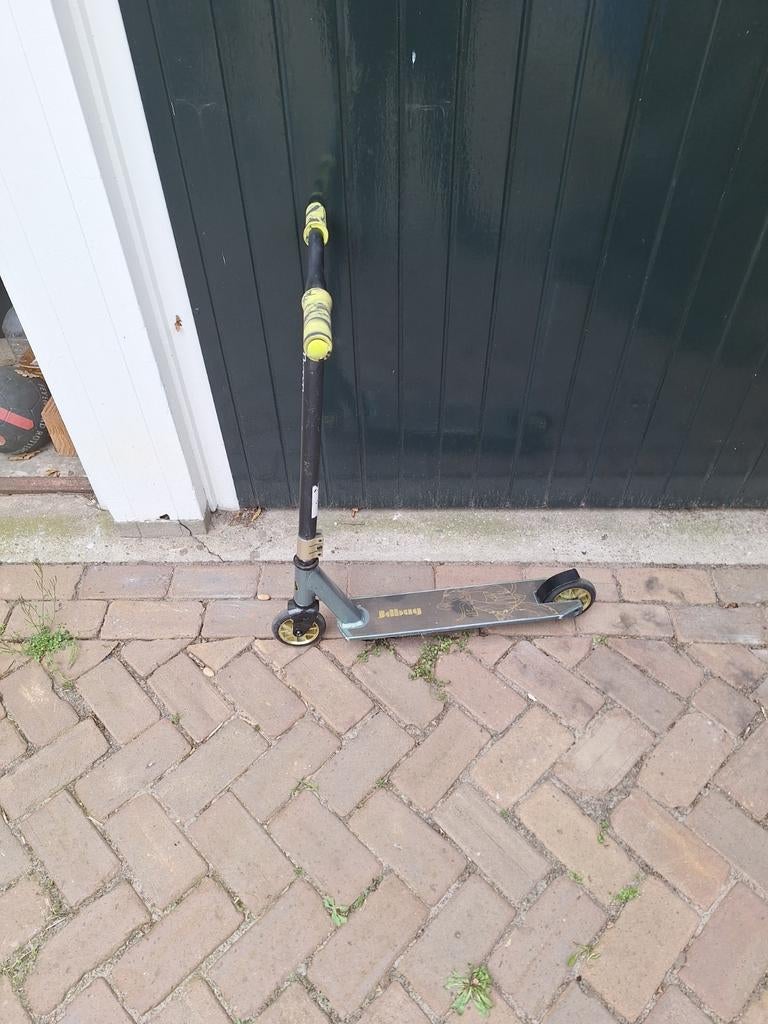 Stuntstep met geel-zwarte handvatten, Fietsen en Brommers, Steps, Ophalen, Gebruikt, Gewone step