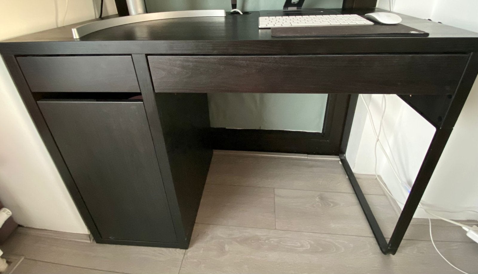 IKEA MICKE Bureau - Zwartbruin, 105x50 cm, Ophalen, Met lades, 105 cm, Gebruikt