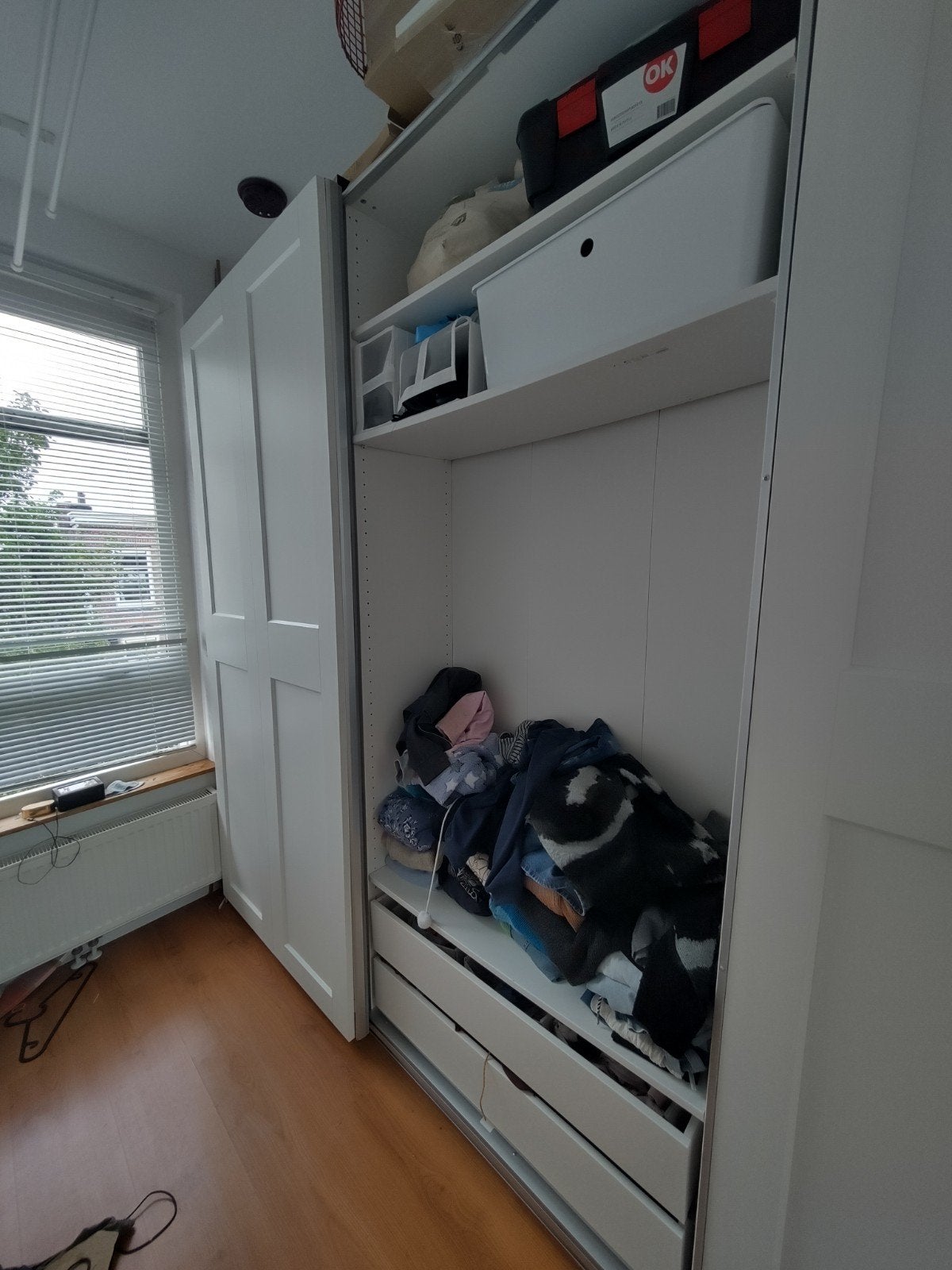 Witte kledingkast met schuifdeuren en lades, Ophalen, Gebruikt, Met deur(en), 200 cm of meer