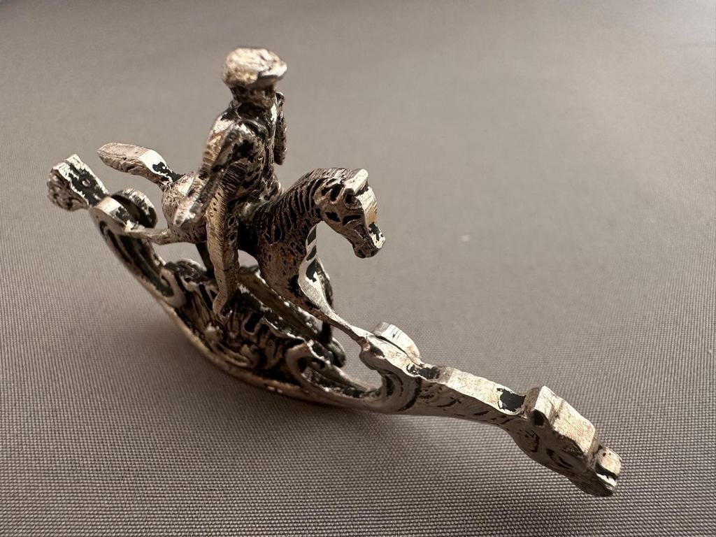 Zilveren miniatuur ruiter op hobbelpaard, Herbert Hooykaas, Antiek en Kunst, Antiek | Goud en Zilver, Ophalen of Verzenden