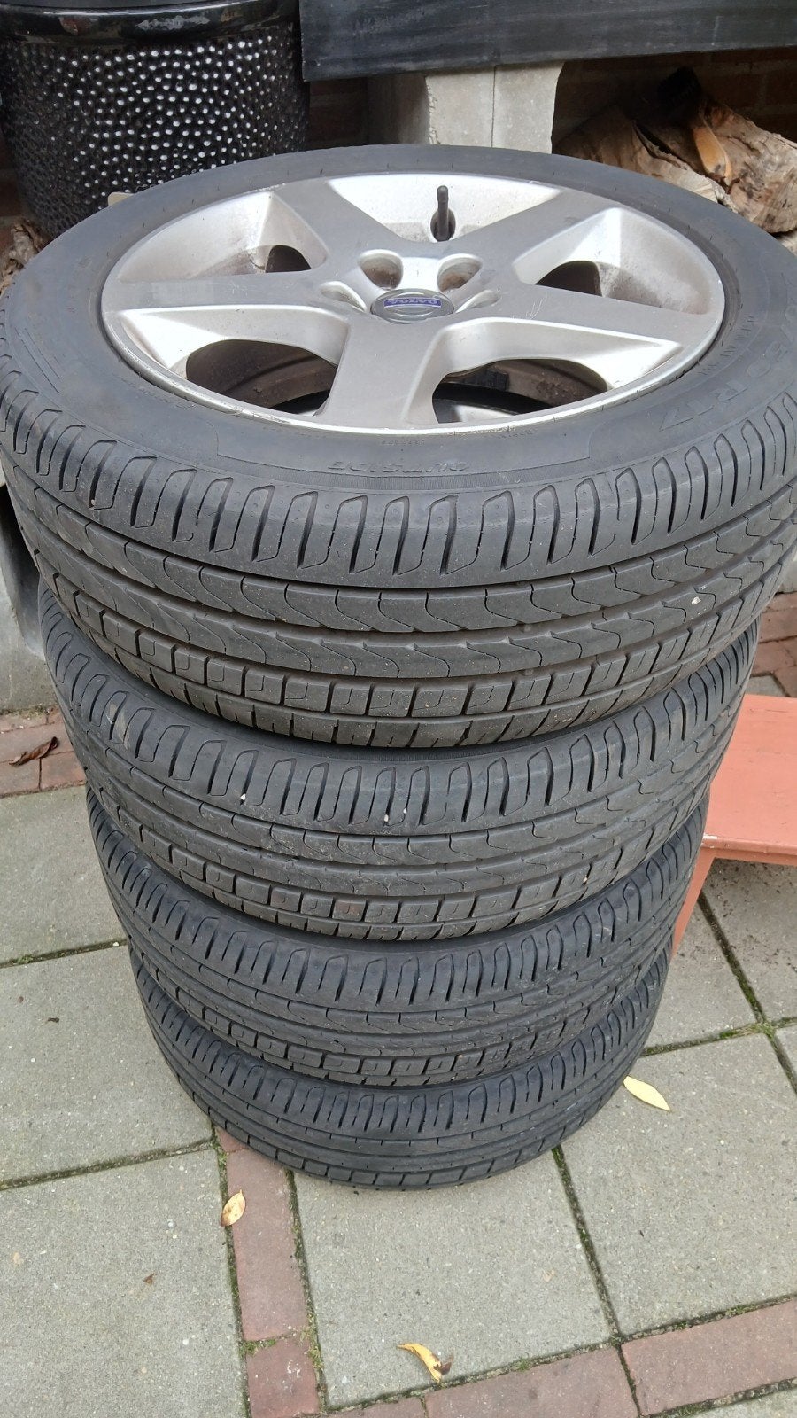 4 Volvo velgen met Pirelli zomerbanden 225/50/17 V70 P3, Ophalen, Gebruikt, Banden en Velgen, 17 inch