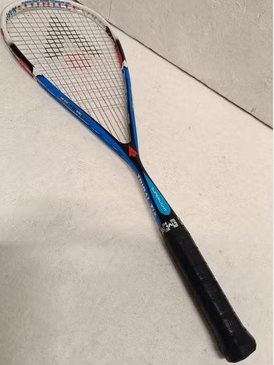 Karakal tribal ti squashracket nano titanium, Sport en Fitness, Gebruikt, Ophalen of Verzenden, Racket