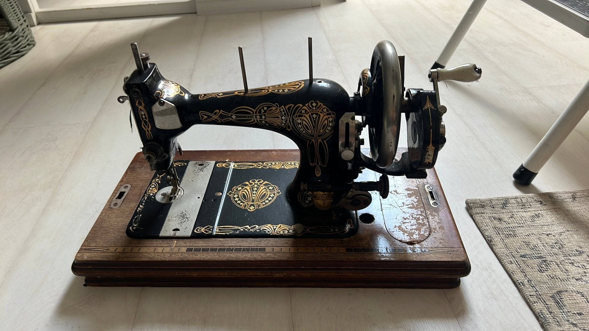Oude naaimachine, Ophalen