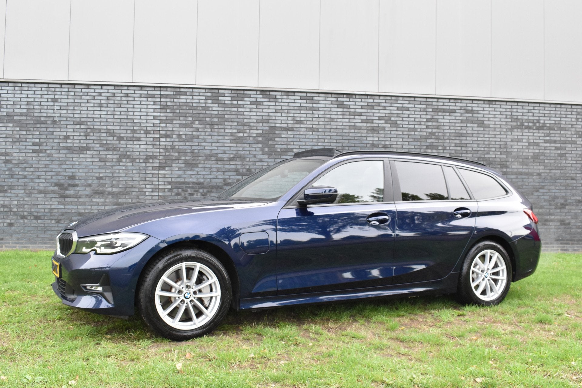BMW 3 Serie Touring 330e Business Edition Plus Plugin-hybrid, 1998 cc, Achterwielaandrijving, Gebruikt, Euro 6