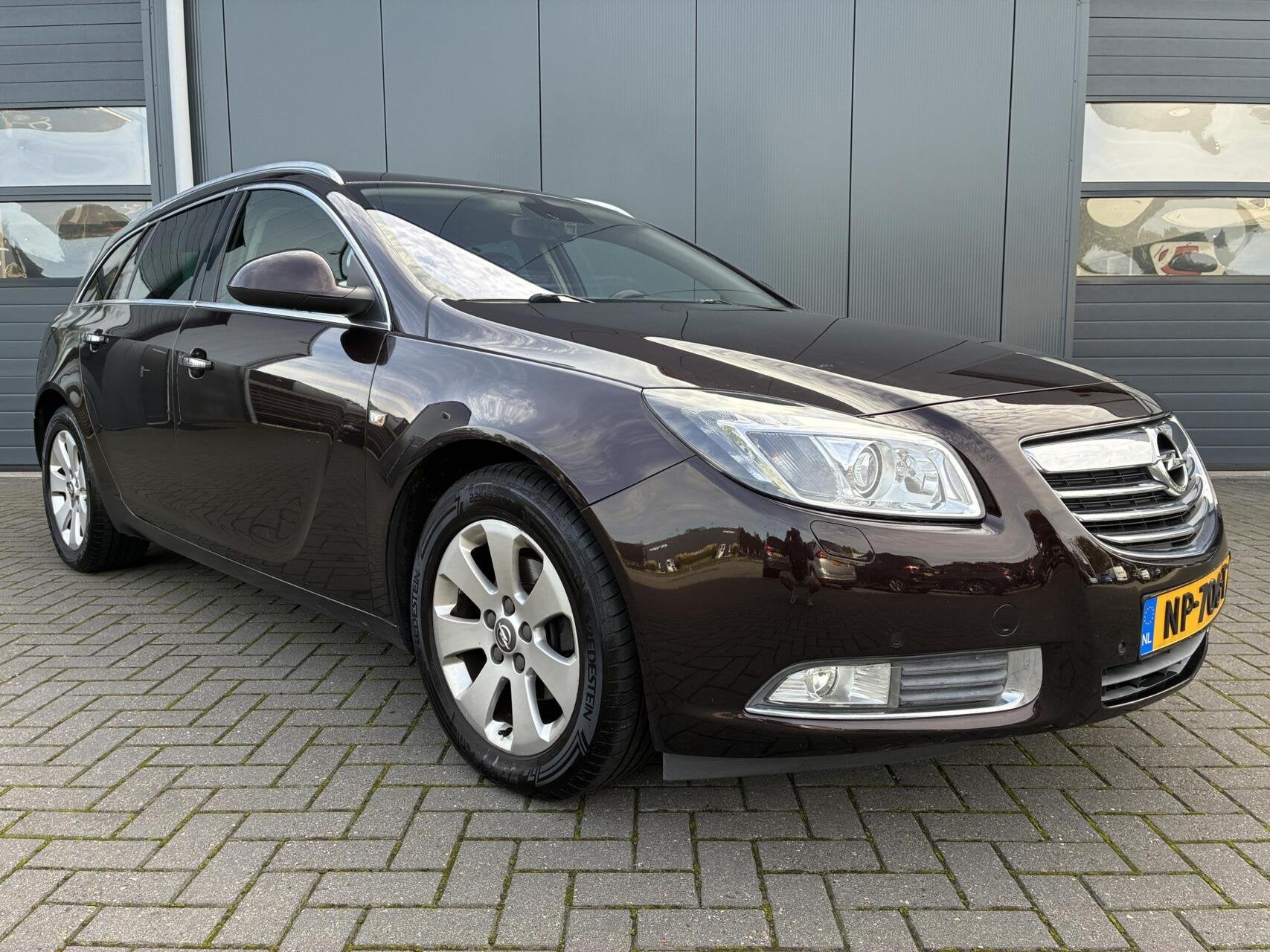 Opel Insignia Sports Tourer 2.0 CDTI EcoFLEX Cosmo | CLIMA |, Voorwielaandrijving, Euro 5, 4 cilinders, Bruin
