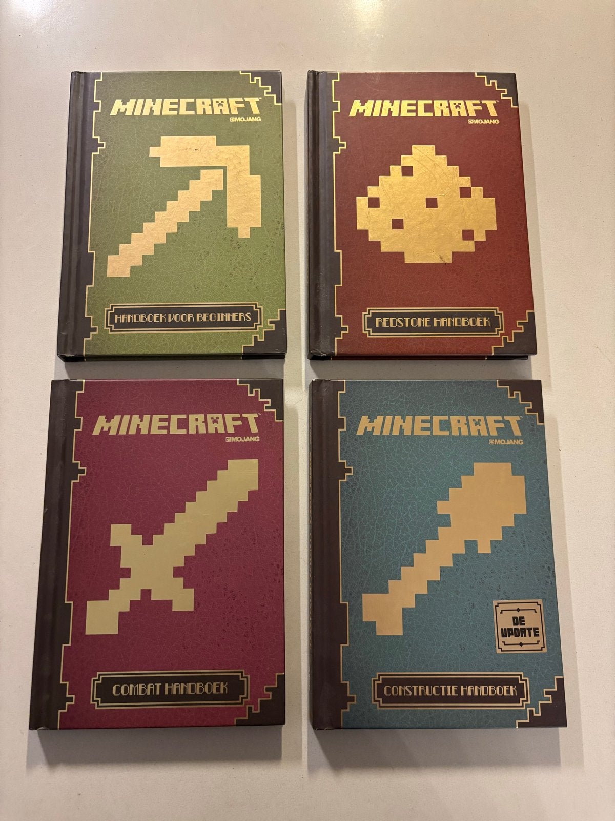 Minecraft Handboeken Set: Beginners, Redstone, Combat, Const, Ophalen of Verzenden, Zo goed als nieuw