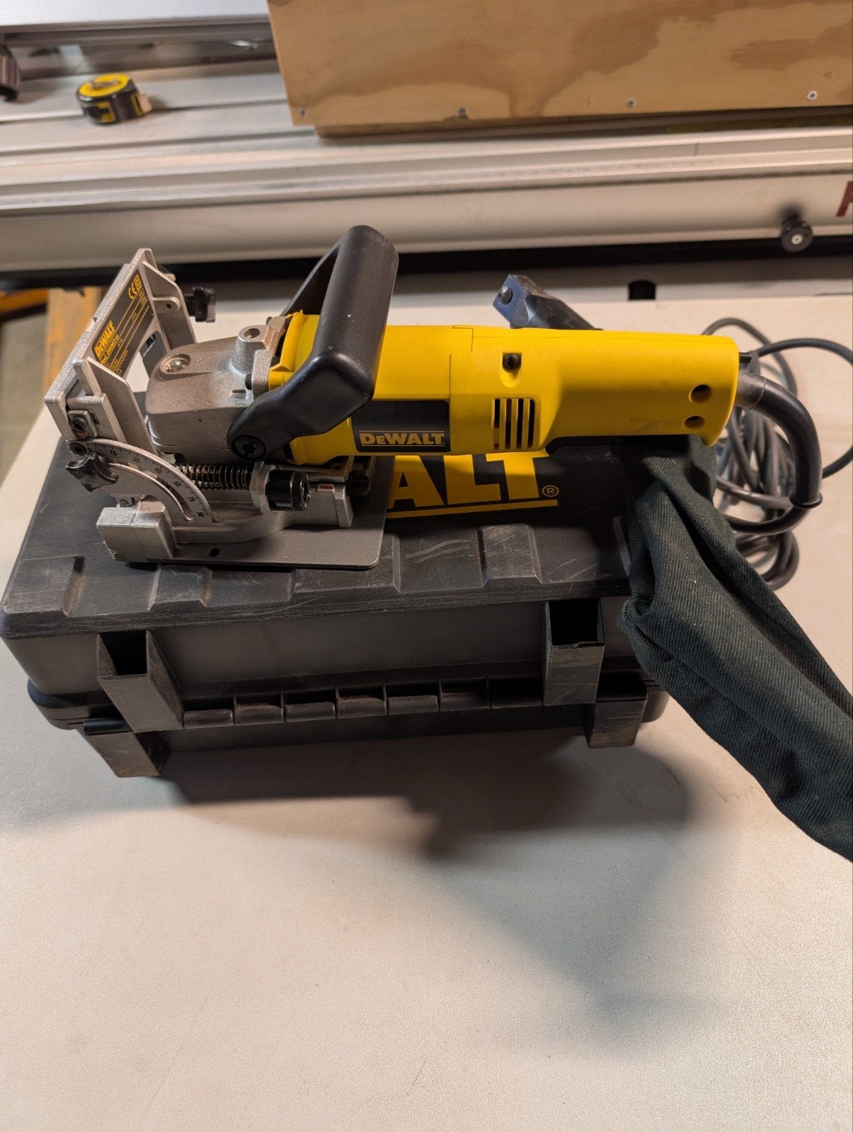 DeWalt Lamellenfrees DW682-QS 600W met koffer, Doe-het-zelf en Verbouw, Gereedschap | Handgereedschap, Gebruikt, Ophalen of Verzenden