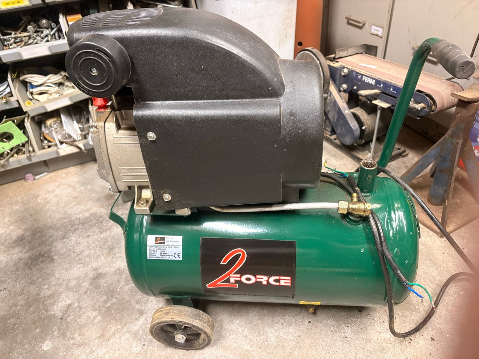 2-Force Compressor 2M-24L Olie - Defect/Onderdelen, Ophalen, Gebruikt, 6 tot 10 bar, 25 tot 100 liter