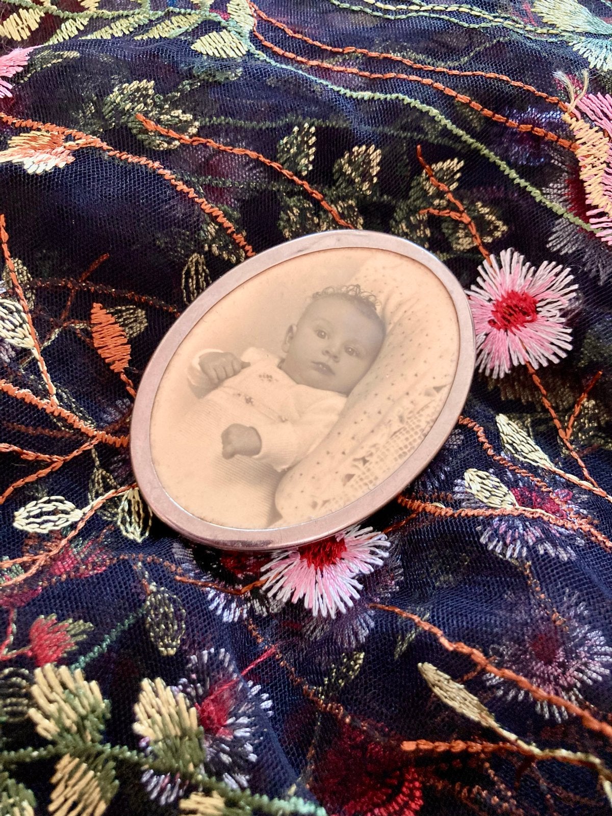 ‼️Antiek reclamespiegeltje met lieve babyfoto en facetrand, Antiek en Kunst, Ophalen of Verzenden