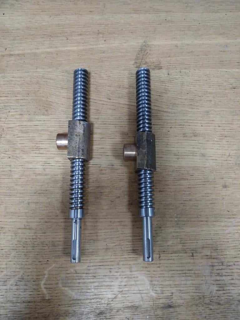 Cazeneuve HB500 HB575 topslede spindel trapeziumspindel, Ophalen, Zo goed als nieuw, Onderdeel, 500 tot 1000 mm