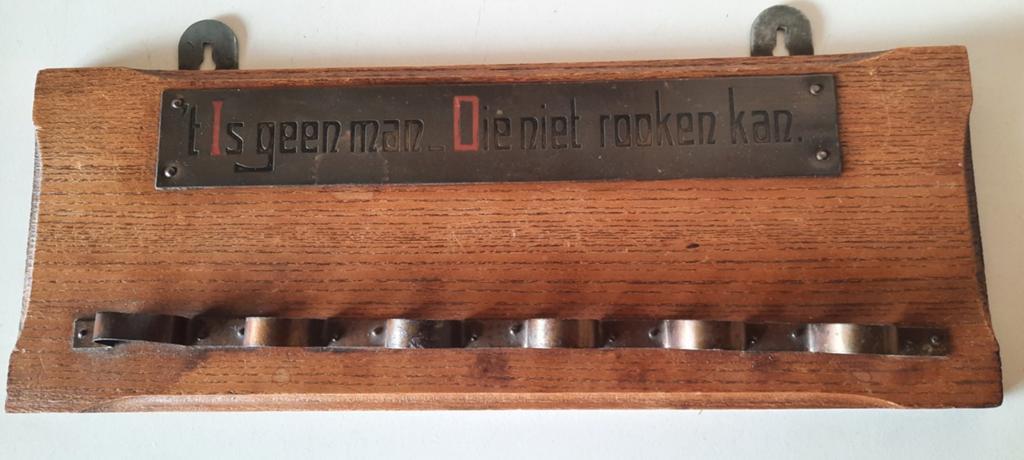 Antiek  pijpenrek met messing details en spreuk, Ophalen of Verzenden
