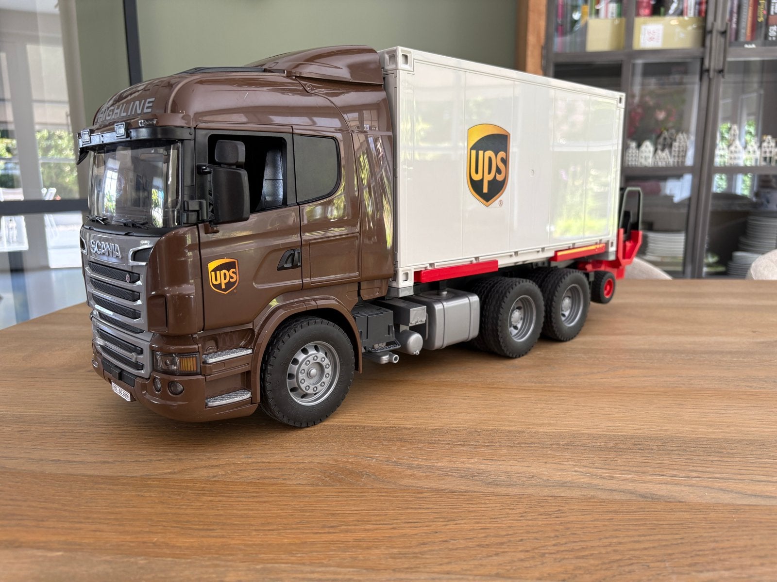 Bruder 3582 Scania Super 560R UPS vrachtwagen met heftruck, Ophalen, Zo goed als nieuw