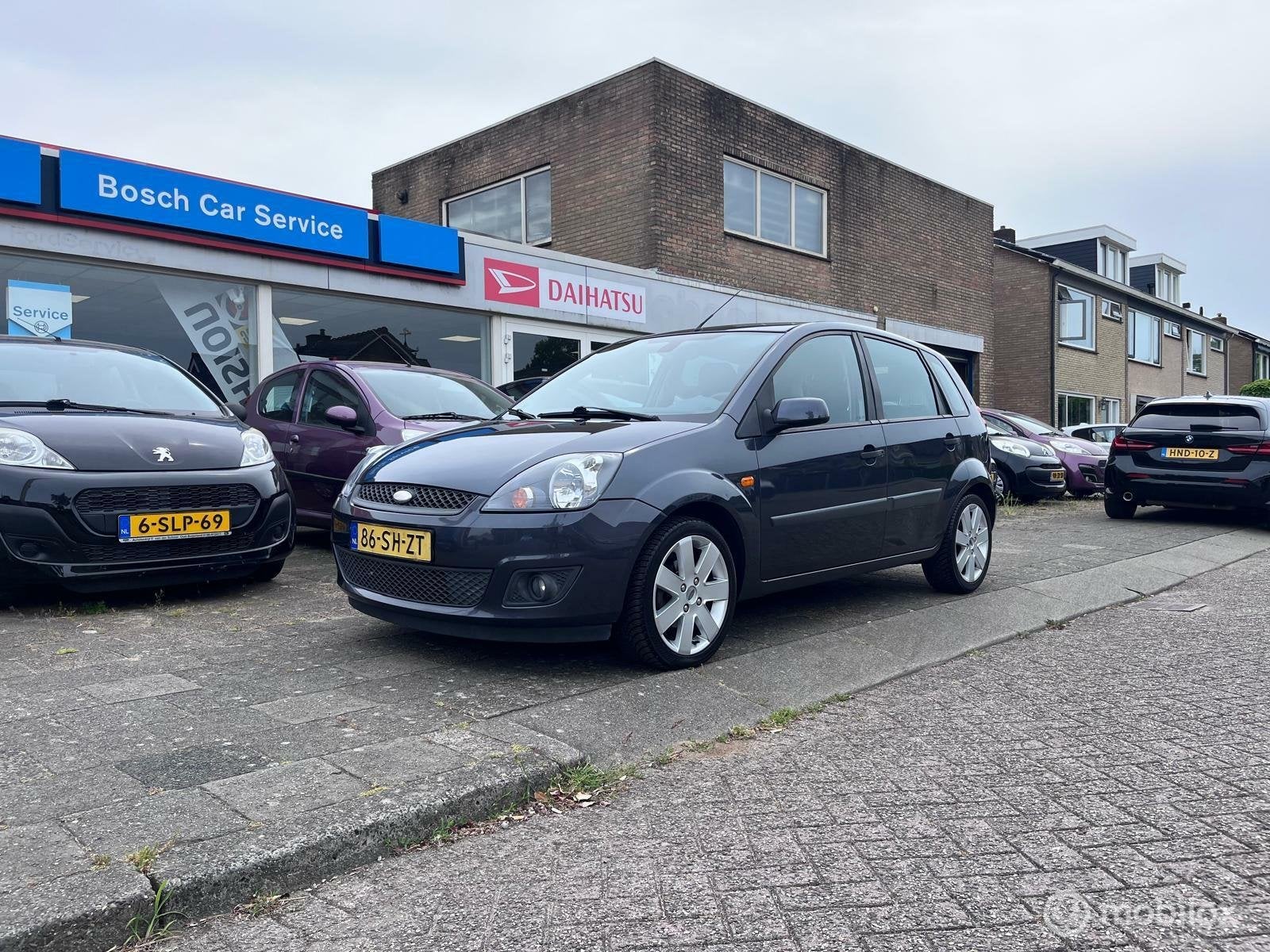 Ford Fiesta 1.4-16V Futura | 12 MAANDEN GARANTIE, Voorwielaandrijving, 15 km/l, Gebruikt, 4 cilinders