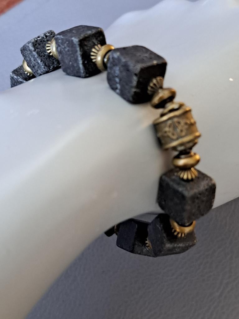 768 armband met Lavasteen blokjes van 10x10x10mm, Ophalen of Verzenden, Nieuw, Zwart, Elastiek