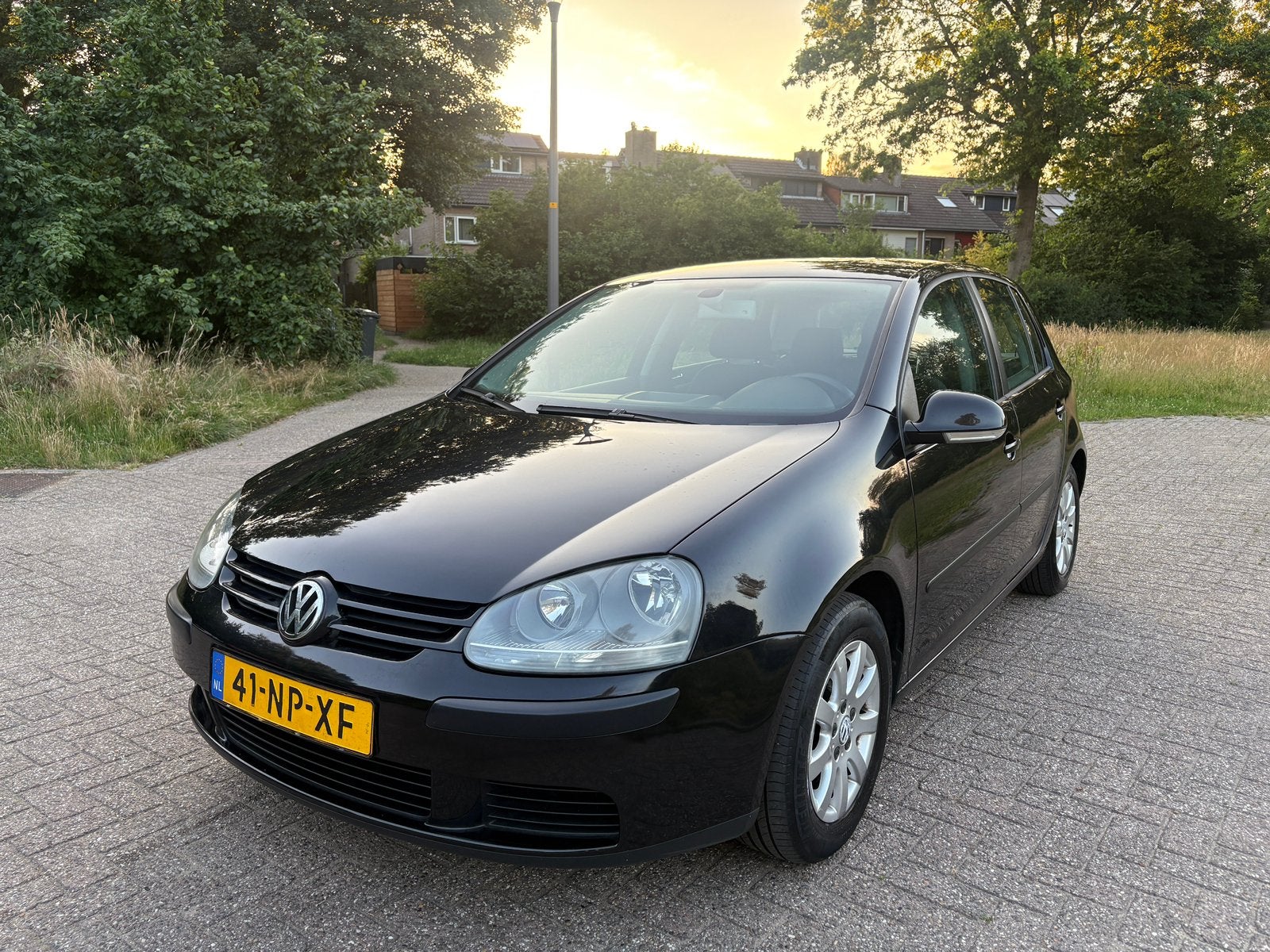 Volkswagen Golf 1.6 16V FSI 85KW 5D TREKHAAK AIRCO CRUISE!!!, Voorwielaandrijving, 4 cilinders, 620 kg, Zwart