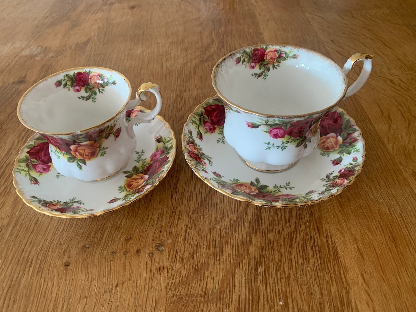 Kop en schotels Old Country Roses - Royal Albert, Ophalen of Verzenden, Gebruikt, Porselein, Kop en/of schotel
