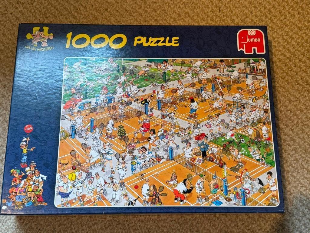 Jan van Haasteren puzzel - 1000 - De tennisbaan, Verzenden, 500 t/m 1500 stukjes, Gebruikt, Legpuzzel