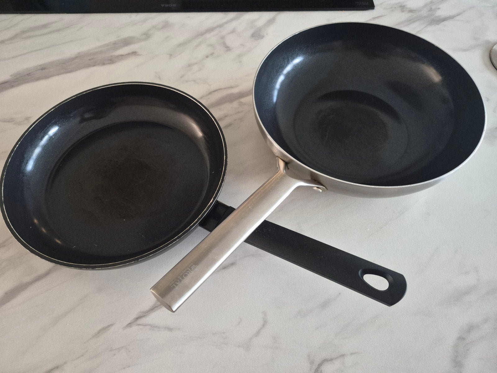 1 braadpan BK + 1 wokpan Royal van Kempen & Begeer, Huis en Inrichting, Keuken | Potten en Pannen, Ophalen, Gietijzer, Wok