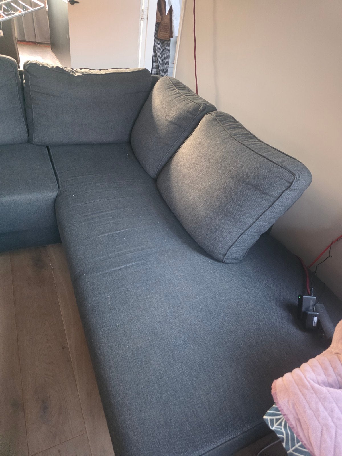 Comfortabele grijze hoekbank - Zo goed als nieuw, Ophalen, Modern, Comfortabel, 250 tot 300 cm, 100 tot 125 cm
